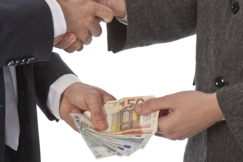 Svaki peti Crnogorac priznao da daje mito!