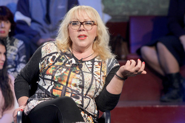 Joj bljak! Zorica doživi orgazam čim je pipnu za butinu! (FOTO)