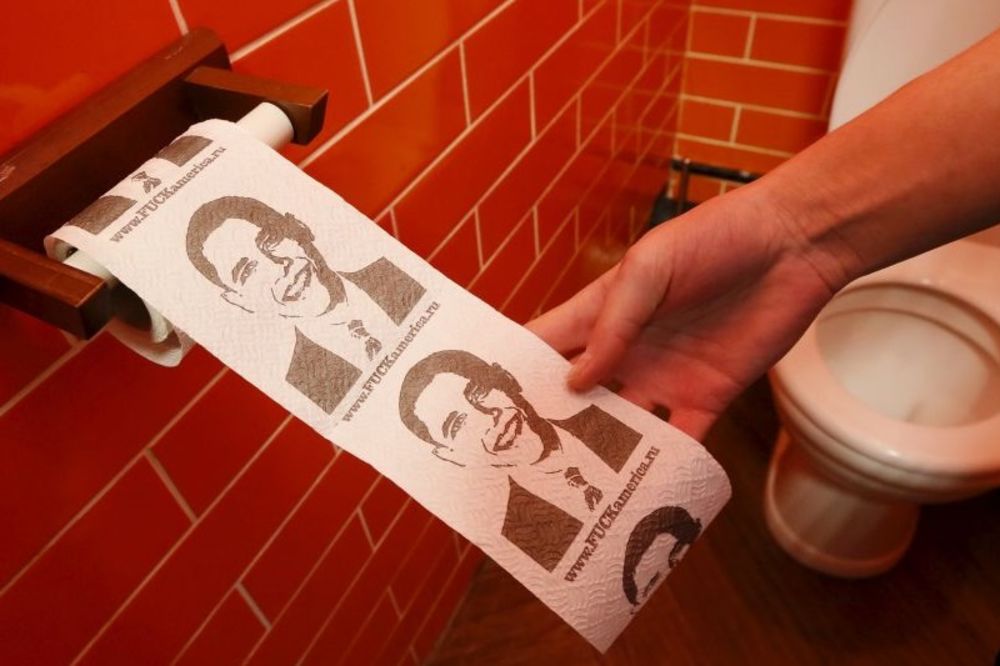U Putinovom kafeu WC papir ima lik Baraka Obame! (FOTO) (VIDEO)