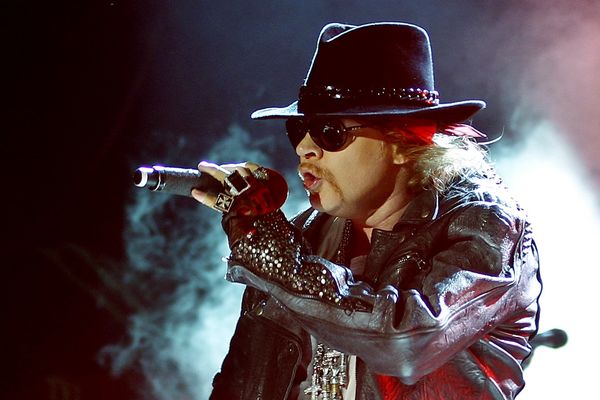 Ili će biti brutalno ili totalni fijasko: AC/DC potvrdio da Eksl Rouz menja Brajana Džonsona! (FOTO)