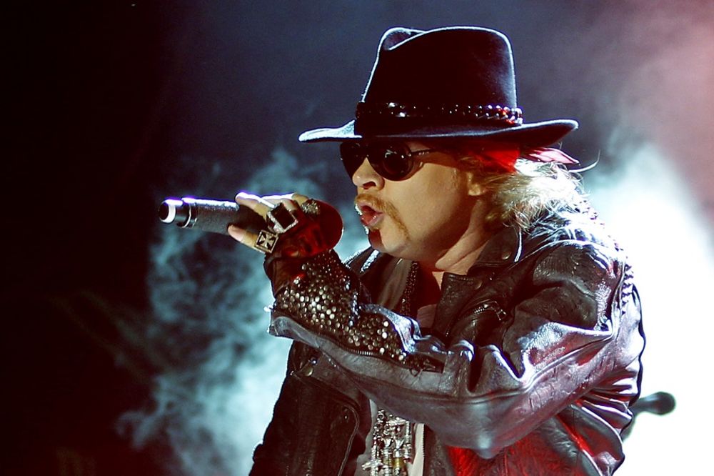 Ili će biti brutalno ili totalni fijasko: AC/DC potvrdio da Eksl Rouz menja Brajana Džonsona! (FOTO)