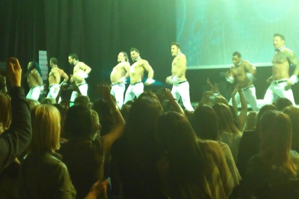 Chippendales zapalili Beograd: Vriska devojka i sredovečnih dama za golim frajerima koji su im ostvarivali fantazije! (FOTO) (VIDEO)