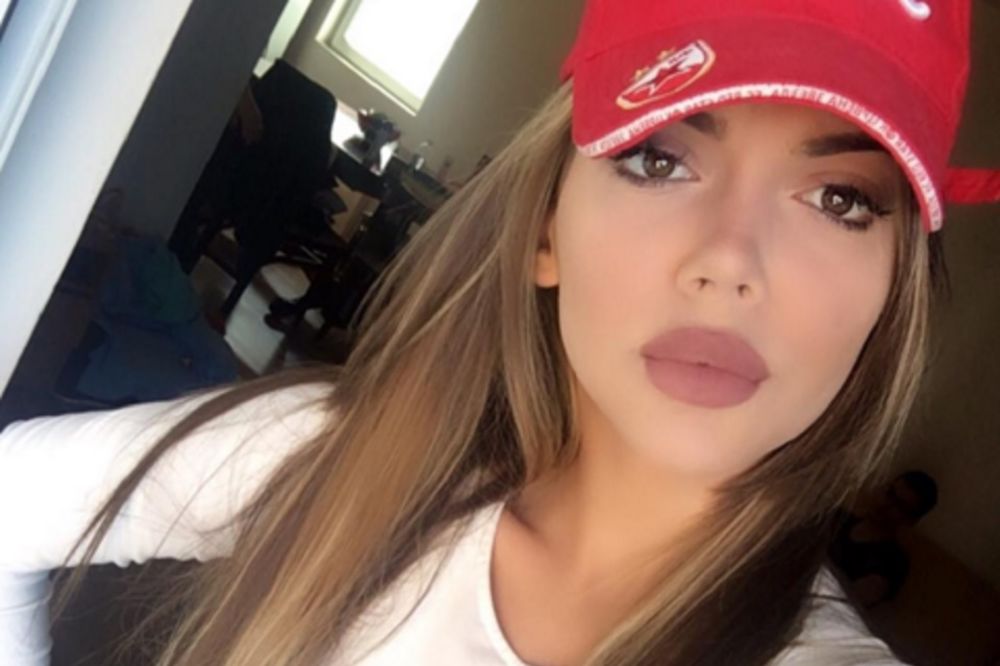 Nešto joj je ispalo iz brusa! I ogromno je! Helena se razuzdala posle pomirenja sa Slobom! (FOTO)