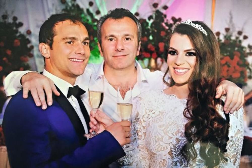 Svi detalji venčanja sina Deje Savićevića: Eksluzivne fotke sa svadbe godine u Crnoj Gori! (FOTO)