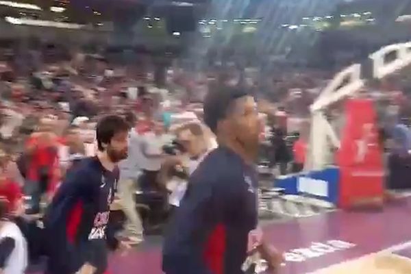 Neprijatna dobrošlica: Čak i Teo dobio zvižduke pri izlasku na parket! (VIDEO)