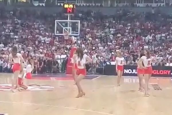 Čirlidersice Zvezde, atraktivnije nego ikada, u Areni se igrale sa maštom svih Delija! (VIDEO)