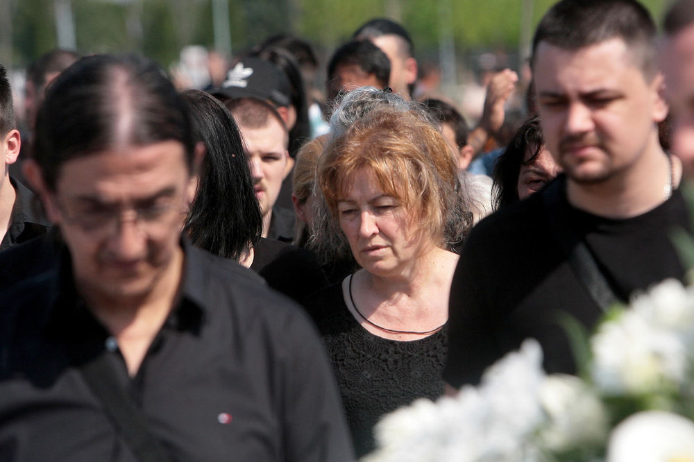 Majka ubijene pevačice: Svaku noć sanjam moju Jecu! (FOTO)
