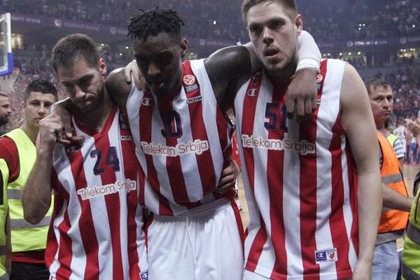 Mitrović i Štimac se svađali sa foto-reporterima, Miler iznet sa terena! (VIDEO)