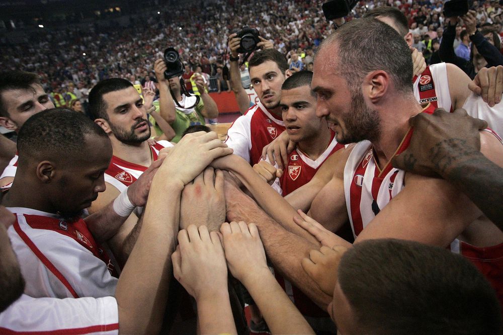 Kada loše krene mi, tada se ja setim...Delije vraćale igrače na bis posle poraza od CSKA! (VIDEO)