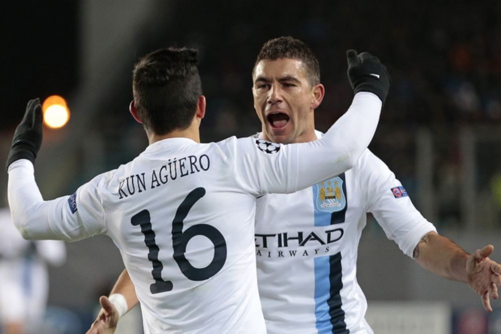 Kada Kolarov pogađa u obrvu i omaleni Serhio Aguero postiže golove glavom! (VIDEO)