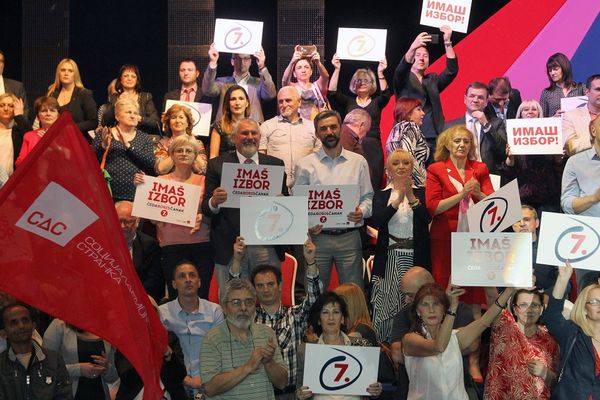 Odustaćemo, al nikad! Velika gradska faca podržala Tadića na izborima (VIDEO)