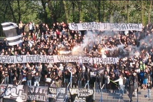 Kome je upućena ova poruka: Od budala i šarlatana, Grobari su poslednja odbrana Partizana? (FOTO)
