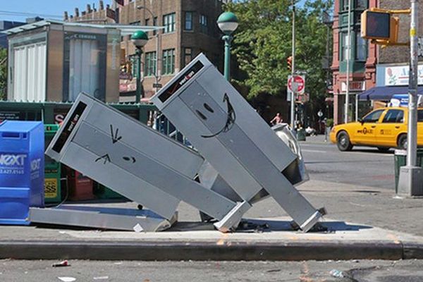 25 primera genijalnog vandalizma: Na plafonu, na zidu, na stubu, na ulici... (FOTO)