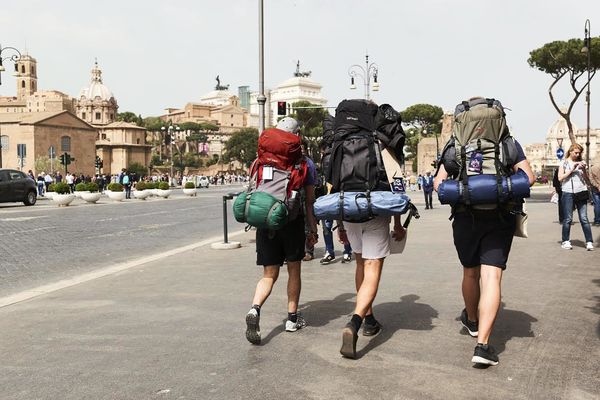 Red Bull Can You Make It? Stigli do Pariza, a umesto para imali samo limenke! (FOTO)