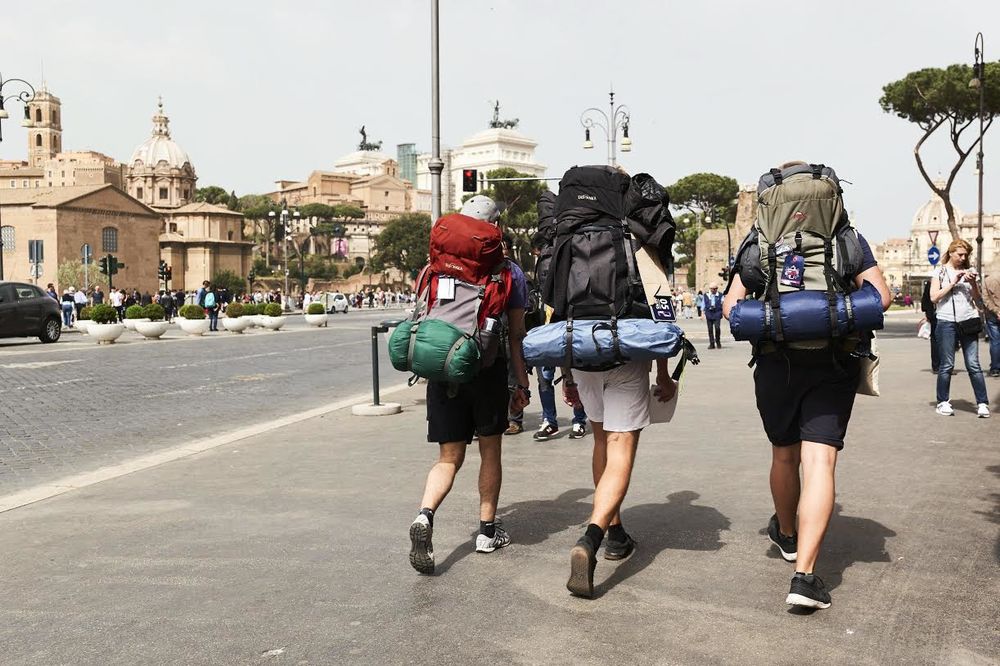 Red Bull Can You Make It? Stigli do Pariza, a umesto para imali samo limenke! (FOTO)