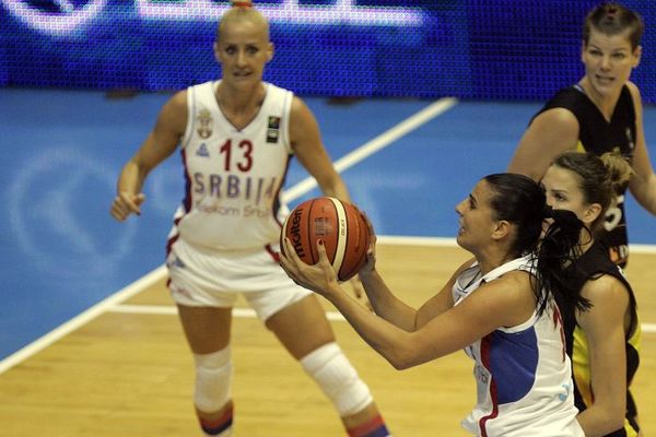 Samo Ana Dabović može da spoji Ameriku i Rusiju!