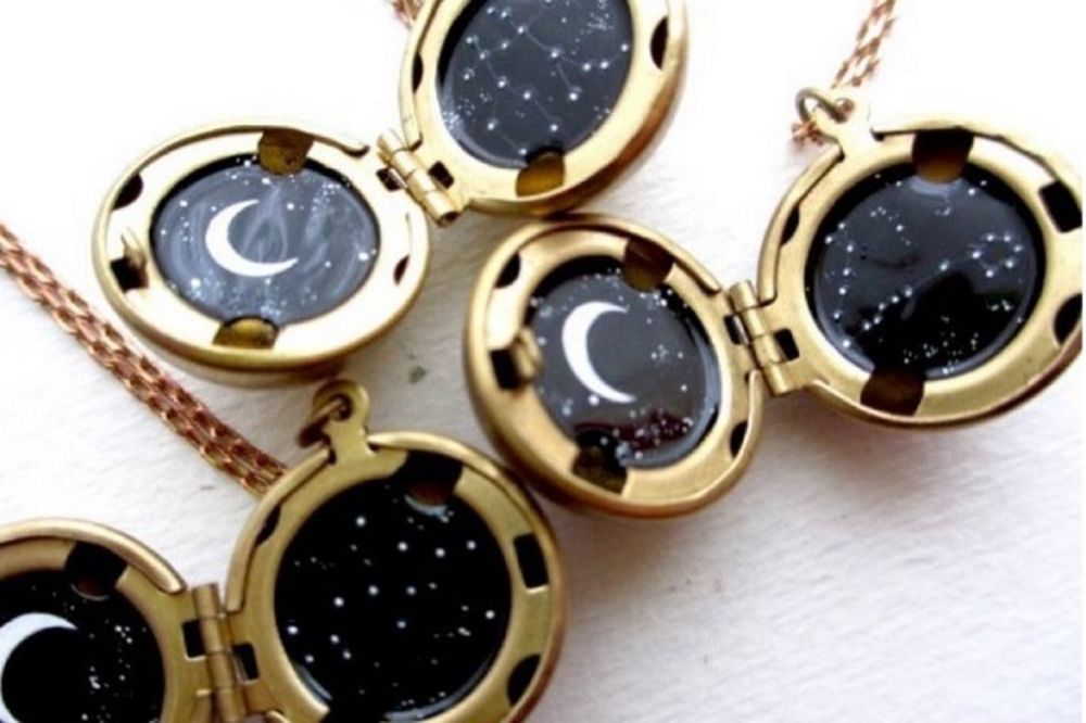 Ko bi odoleo ovim kosmičkim ogrlicama? (FOTO)