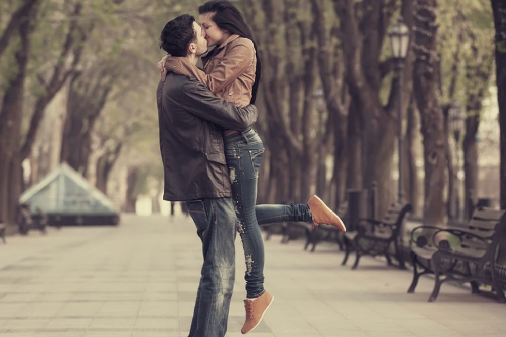 Danas je dan kad možete zavrteti mozak osobi do koje vam je stalo (GIF)