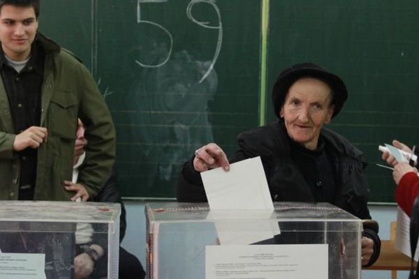 Kafane, kuće, bolnice: Ovo su najluđa mesta na kojima ćete glasati u nedelju!