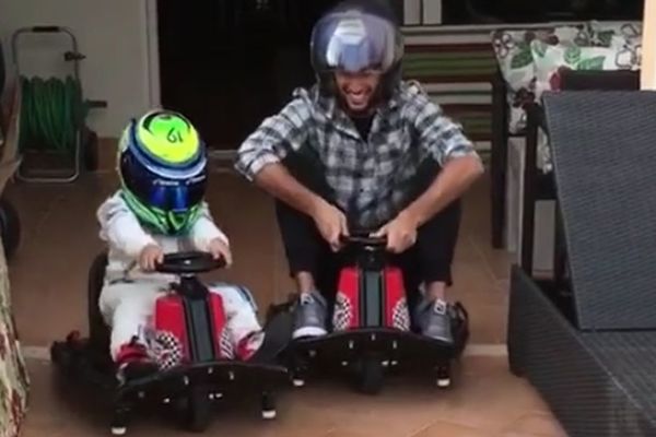 Kakve lude igračke: Felipinjo Masa i Danijel Rikardo u nestvarnom okršaju! (VIDEO)