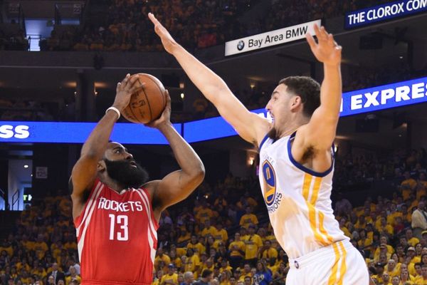 Harden je napravio faul: 5 sudijskih grešaka u poslednja 2 minuta duela Roketsa i Voriorsa! (VIDEO)