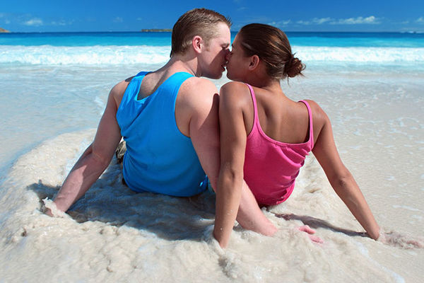 Ljubav na drugačiji način: Tajno ostrvo je raj za sve ljubavnike, ali ni oni neće znati gde su (FOTO)