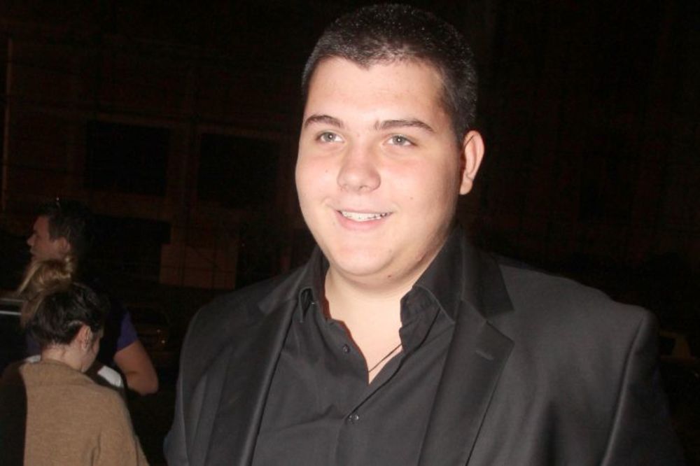 Brenin sin veliki švaler: Kad vidite Viktorovu novu devojku zavrteće vam se u glavi! (FOTO)