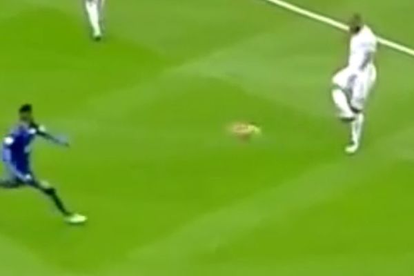 Navijači Totenhema besni: Greška fudbalera Svonsija možda odlučila novog prvaka Engleske! (VIDEO)