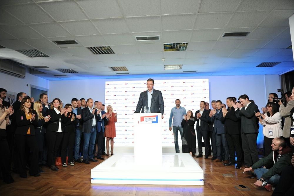 Naprednjaci odneli pobedu u 13 beogradskih opština. Borba za Vračar još traje! (FOTO)