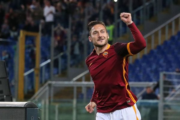 Ljubav jača od sukoba i novca: Frančesko Toti produžava ugovor sa Romom! (FOTO) (VIDEO)