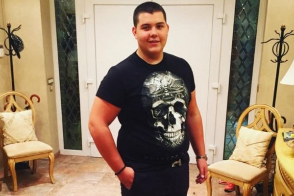 Štreber! Sad vozi besna kolica i juri cice, ali s 15 godina Viktor nije bio tako kul i bahat! (VIDEO)