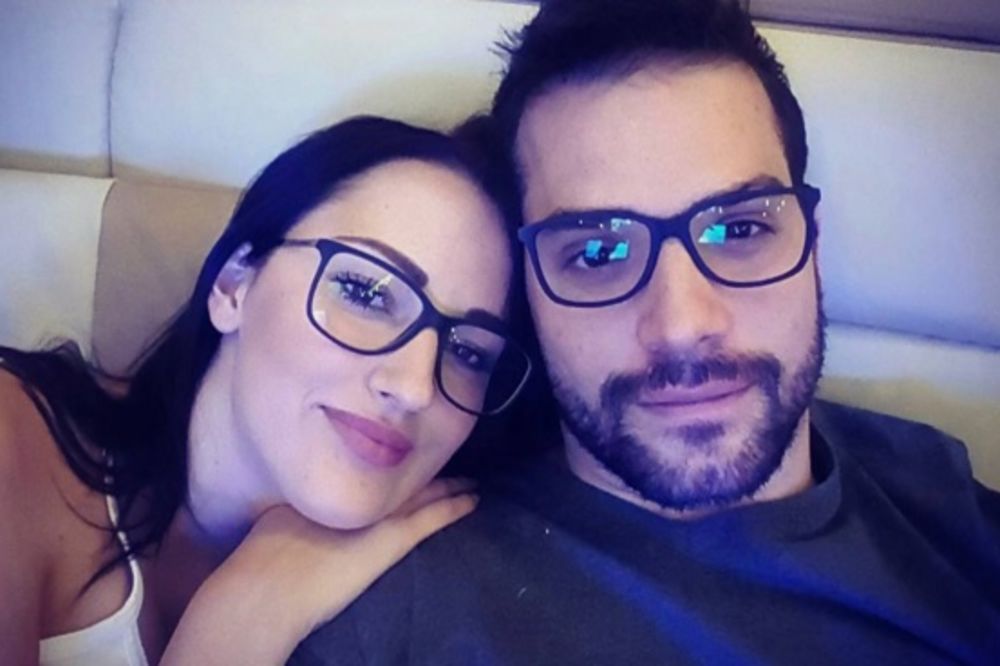 Evo na koga je tako lep! Brena mu je maćeha, a ovo je Filipova prava mama! (FOTO)