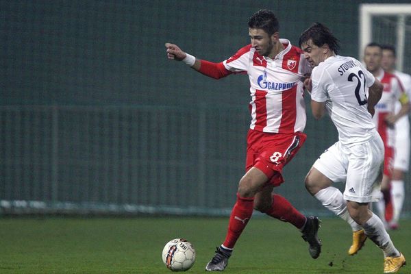 Grujić već slavi titulu, a igrač Čukaričkog ga spušta na zemlju! (FOTO)