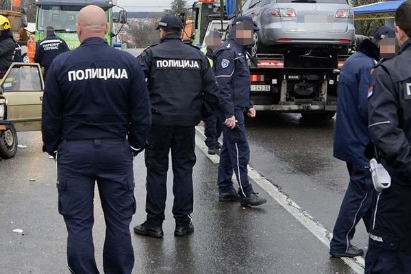 Teška nesreća kod Kovina: Sudar kamiona i autobusa, povređeno 20 putnika, od toga 10 dece!