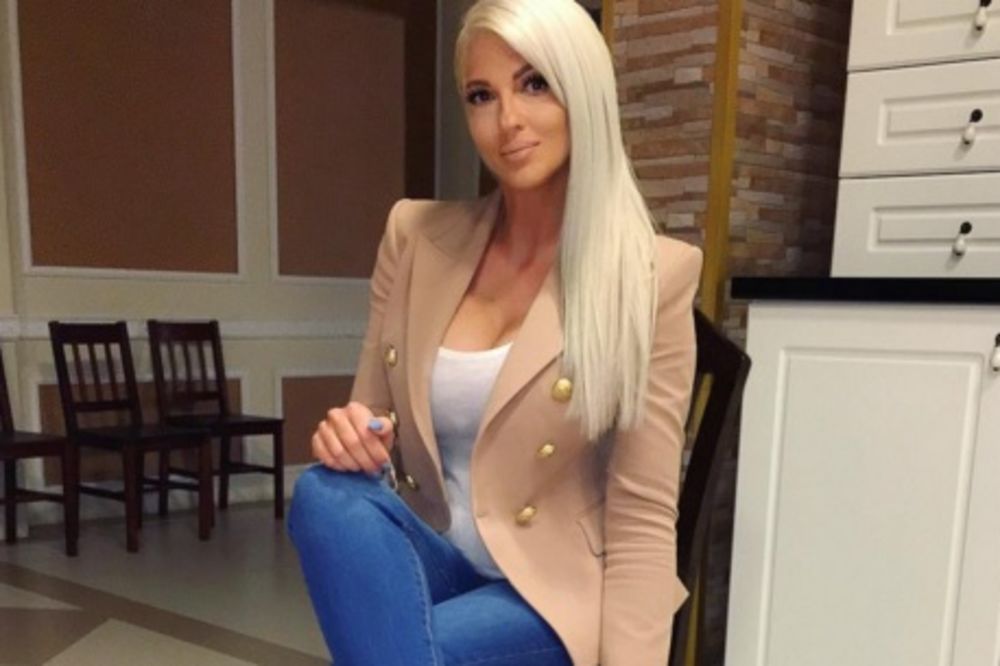 Potpuno je podetinjila! Ovaj snimak JK i njene 2 princeze je nešto najslađe na svetu! (VIDEO)