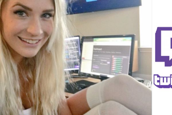 Popularna gejmerka žestoko kažnjena zbog golotinje (FOTO)