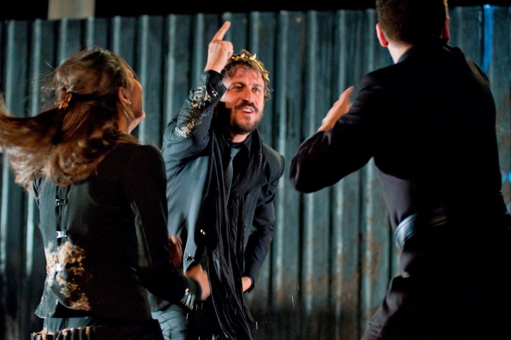 Intrigantno: Beton mahala i Julije Cezar otvaraju provokativna politička pitanja! (FOTO)