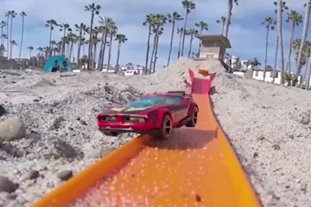 Znate li kako jure minijature? Opako! (VIDEO)