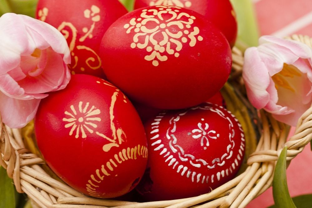 Zašto se jaja za Uskrs farbaju baš u crvenu boju? (FOTO) (GIF)