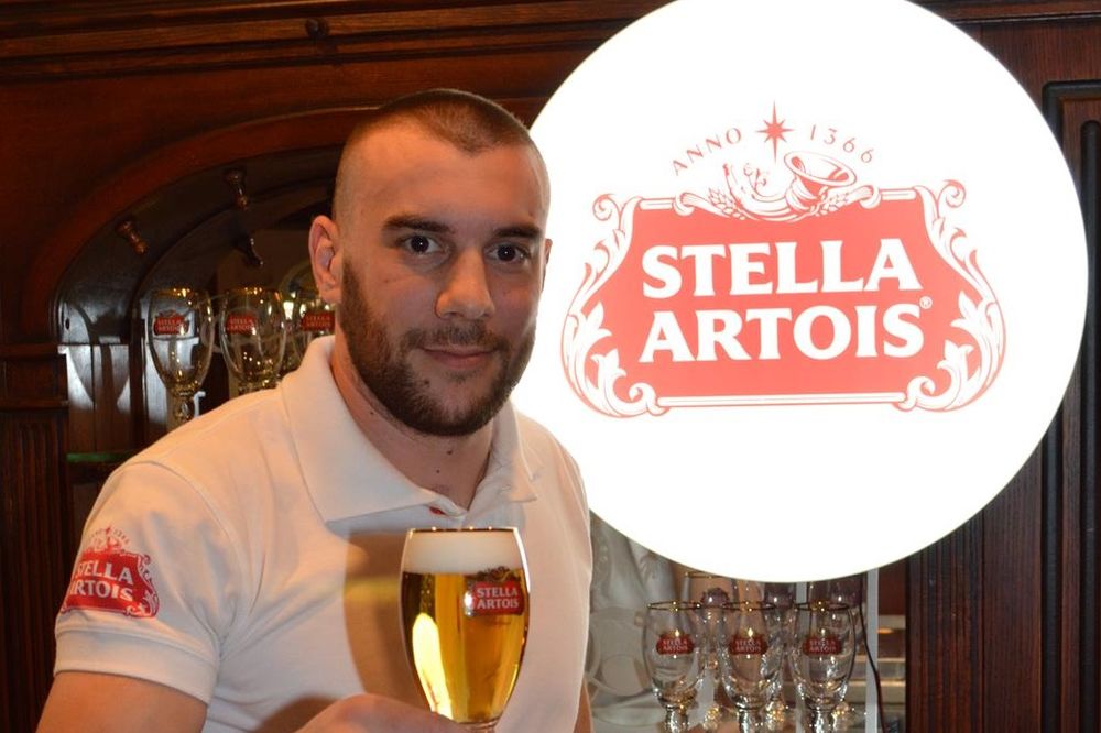 Ovaj baja je najbolji točilac piva u Beogradu! (FOTO)