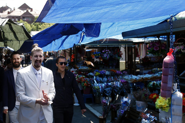 Samo jako: Evo šta su genijalci iz Mladenovca radili pre nego što su pobedili na izborima! (VIDEO)