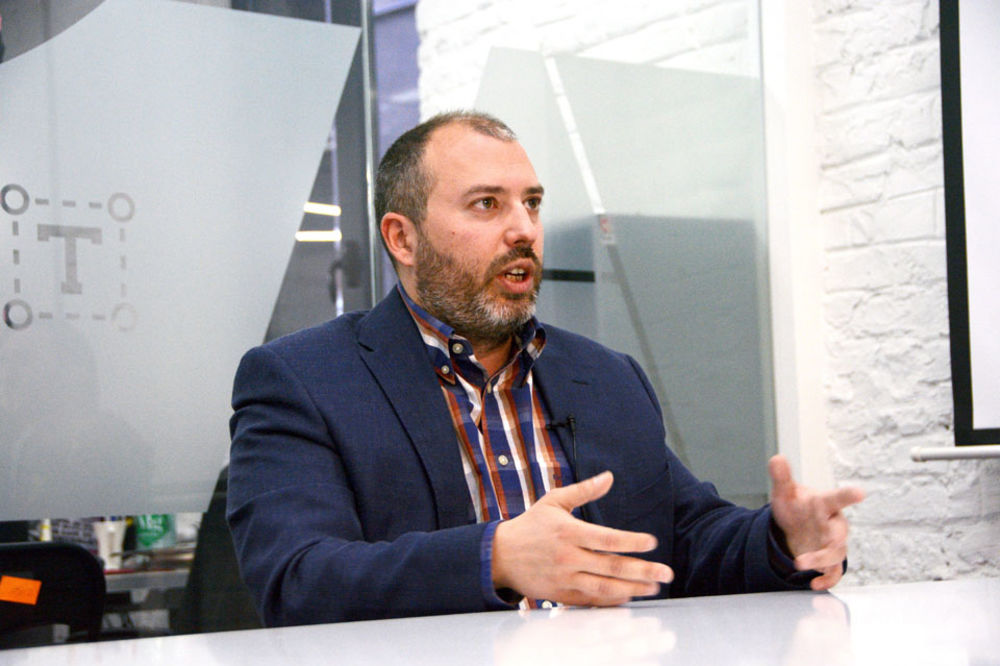 Šta mi čestitamo sebi, svoju propast? Prsli smo ko lajsne, pukli smo načisto! (VIDEO)