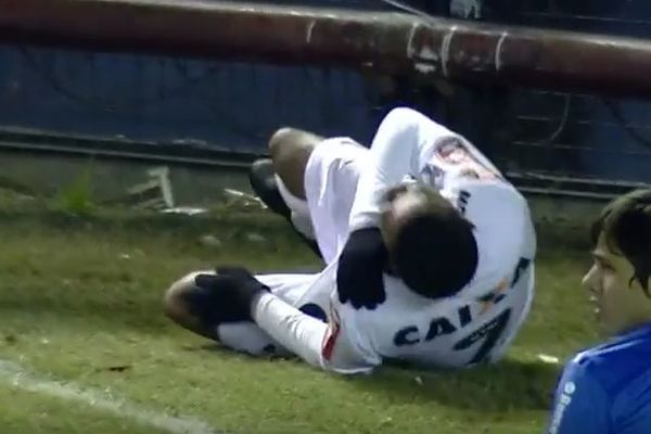 Smehotres Robinjo: Pogodili ga upaljačem, pao kao da je u pitanju metak! (VIDEO)