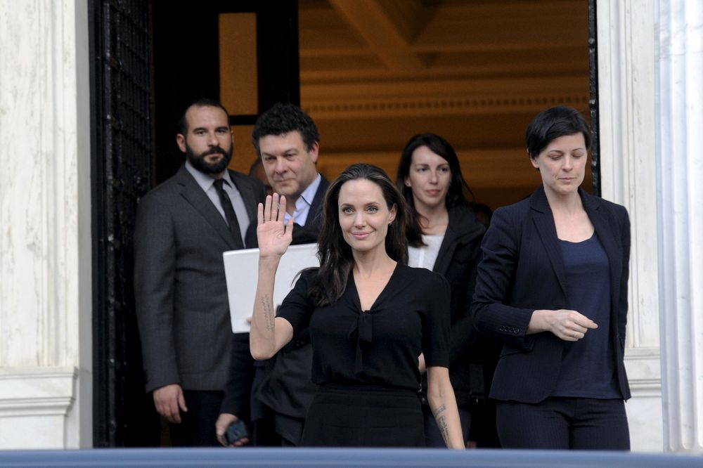 Ameri je optužili! Anđelina je vodeća k*rva globalnog svetskog poretka koja satanizuje Srbe!