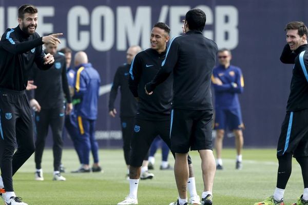 Ole, Pike! Mesi je izazvao smeh kod saigrača, nakon što je defanzivca poslao po burek! (VIDEO)