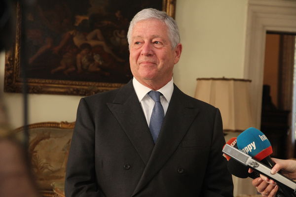 Još da zna srpski i koji je praznik.. Hit hitova: Evo kako nam je Karadžourdževič čestitao Uskrs! (FOTO)