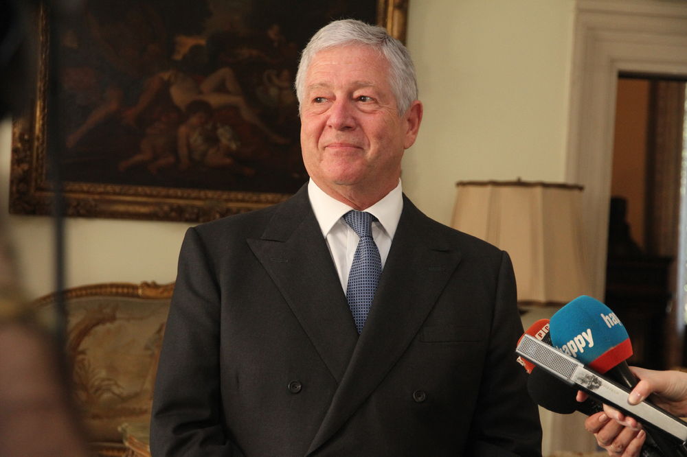 Još da zna srpski i koji je praznik.. Hit hitova: Evo kako nam je Karadžourdževič čestitao Uskrs! (FOTO)