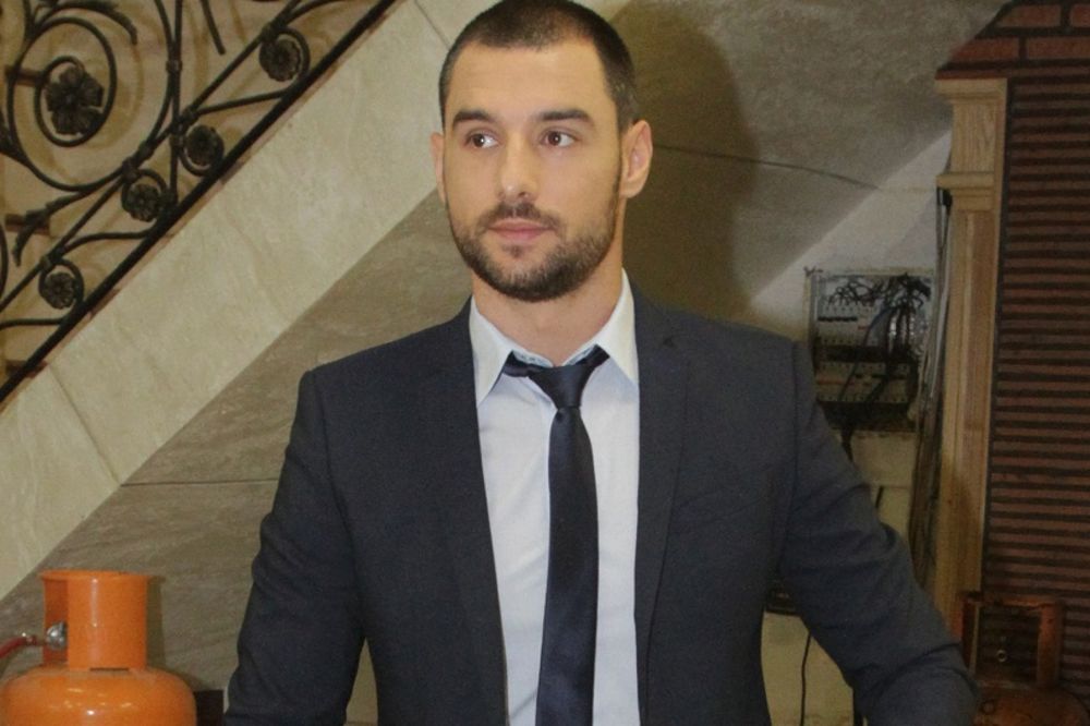 Preslatko! Neodoljiva fotka pokazala koliko je Nemanja Stevanović brižan otac! (FOTO)