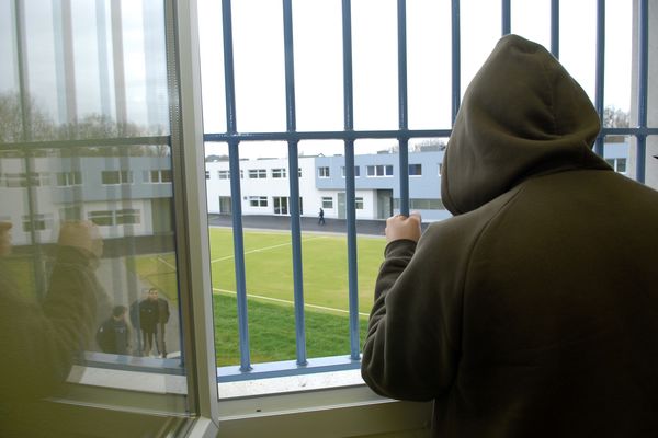 Bošnjaci brutalno pretukli trojicu Srba u zatvoru