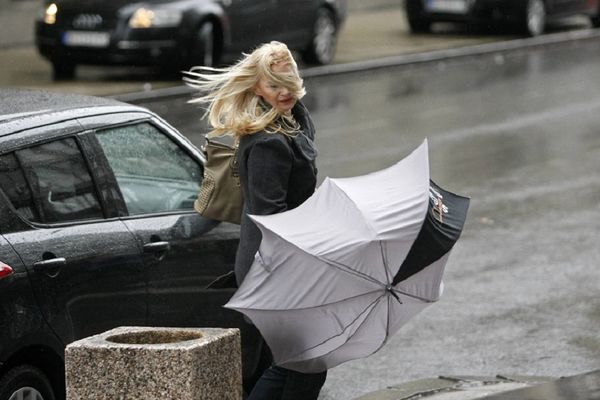 Dokle će, bre, da pada ova dosadna kiša? Ne odlažite kišobrane, neće prestati uskoro!